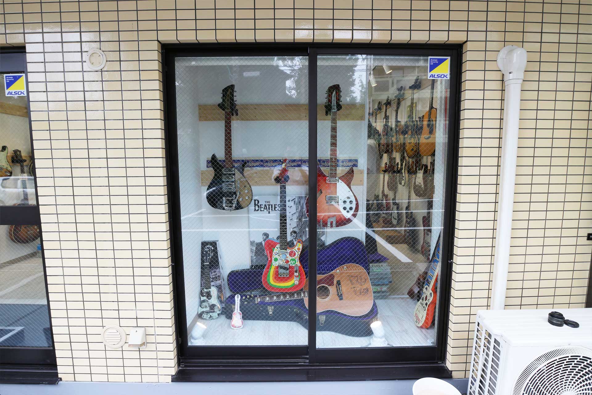 ギターショップ　ブルーバード店内写真